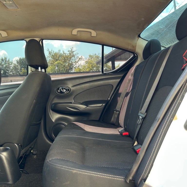 2016 Nissan Versa Image 9