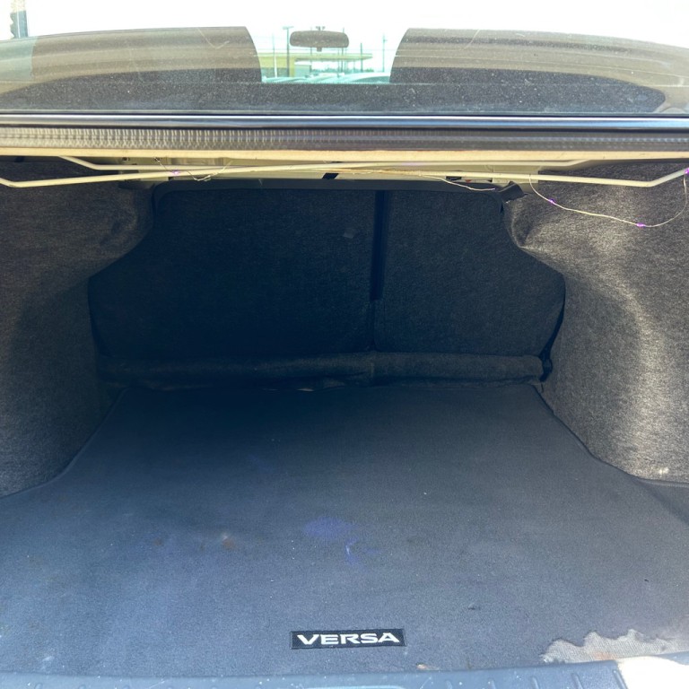 2016 Nissan Versa Image 10