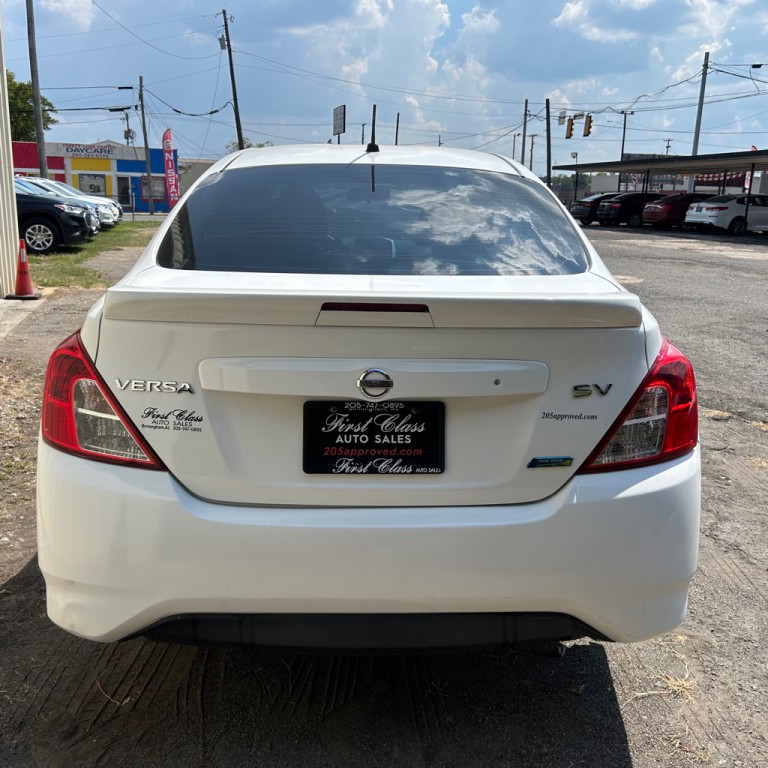 2016 Nissan Versa Image 12