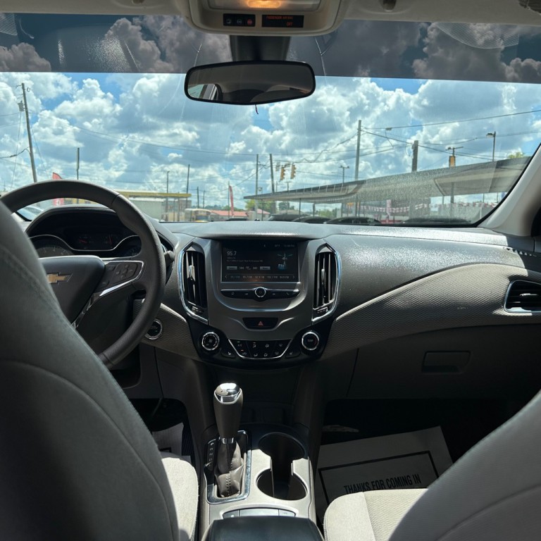 2018 Chevrolet Cruze Image 5