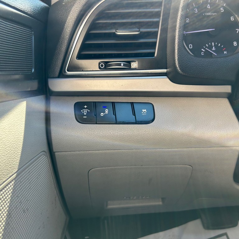 2018 Hyundai Elantra Image 7