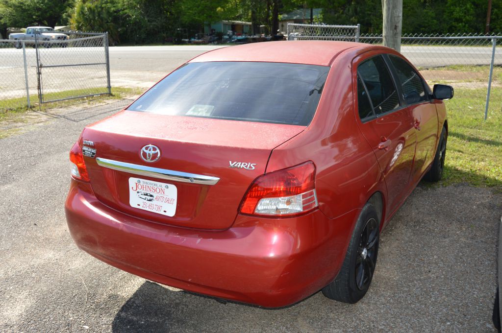 2010 Toyota Yaris Image 2
