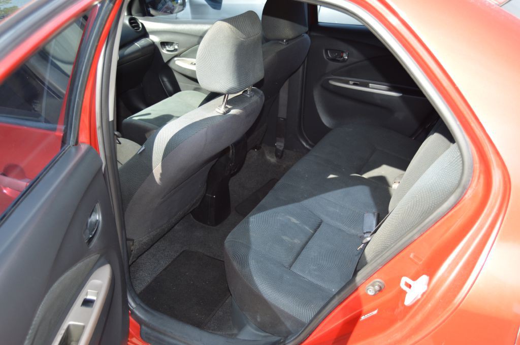 2010 Toyota Yaris Image 4