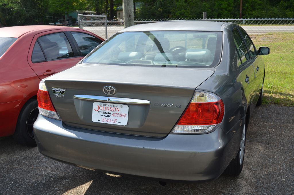 2005 Toyota Camry Image 2