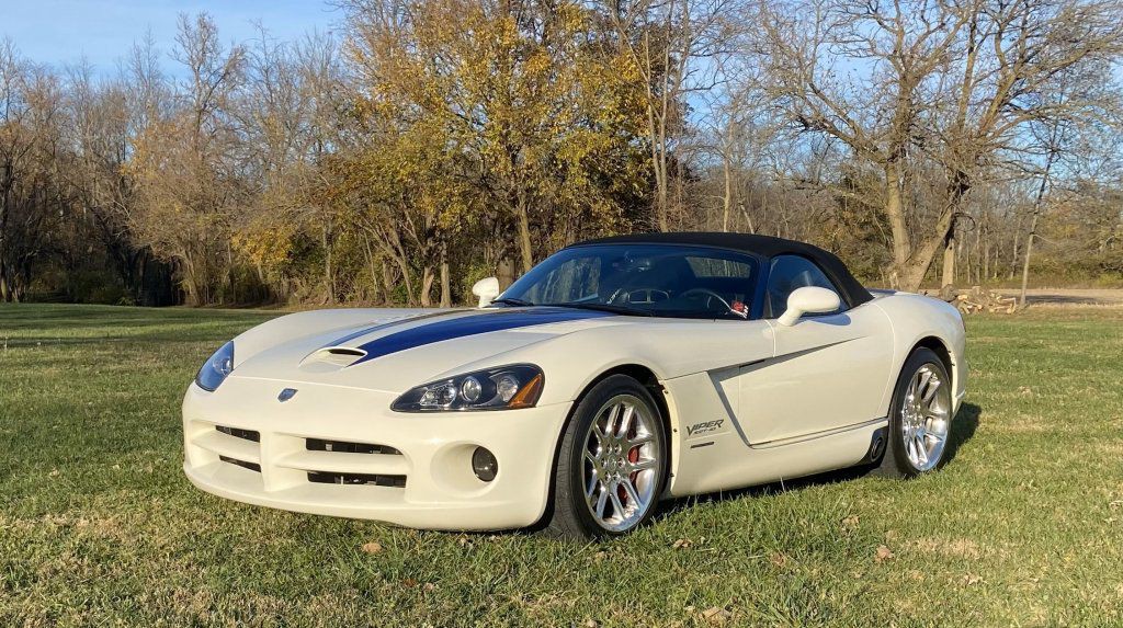 2005 Dodge Viper Image 2