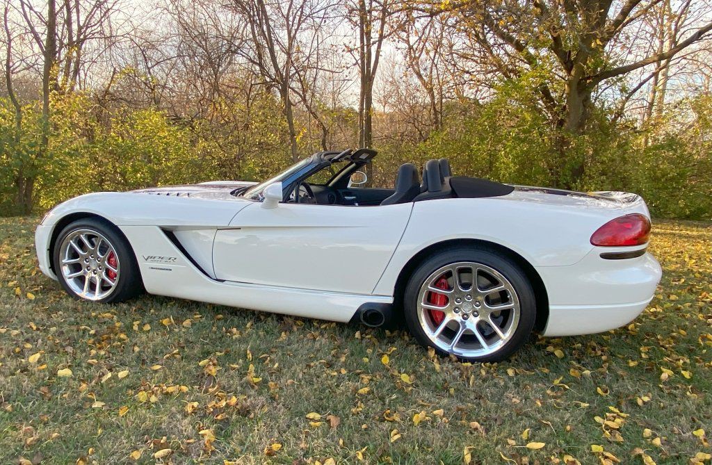 2005 Dodge Viper Image 3