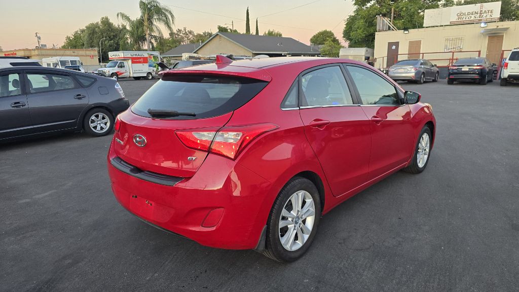 2013 Hyundai Elantra Image 2
