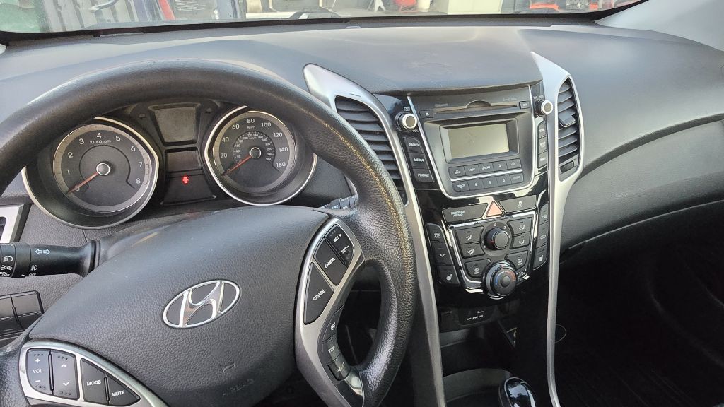 2013 Hyundai Elantra Image 14