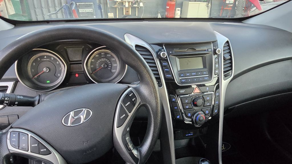 2013 Hyundai Elantra Image 15