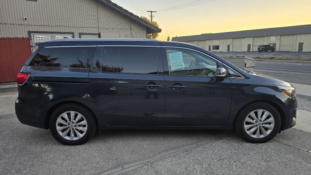 2016 Kia Sedona Image 4