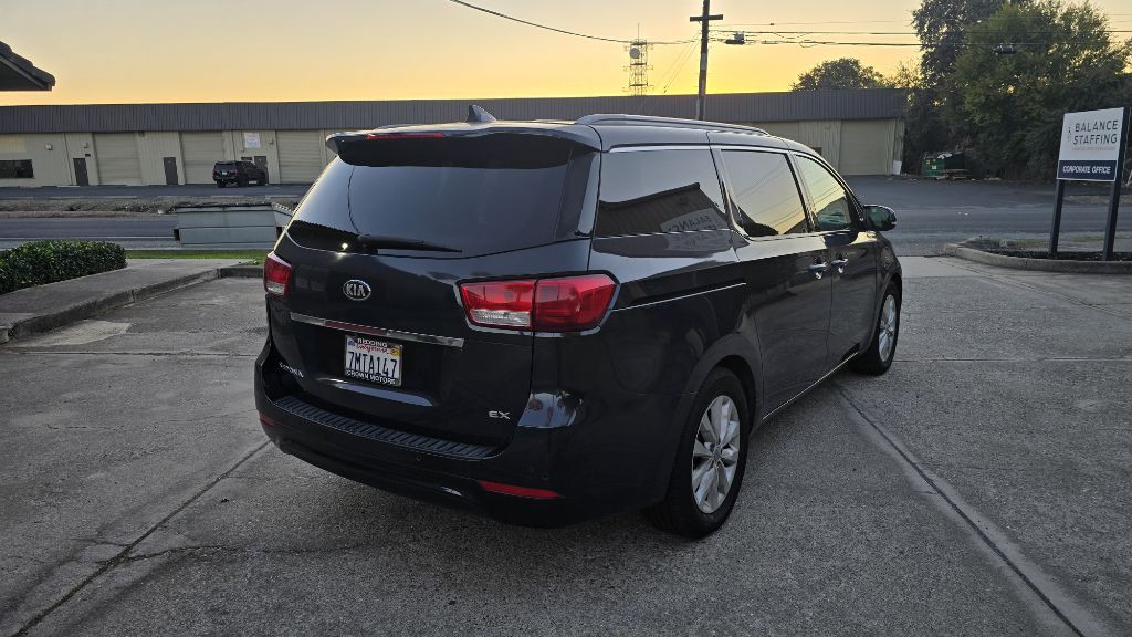 2016 Kia Sedona Image 5