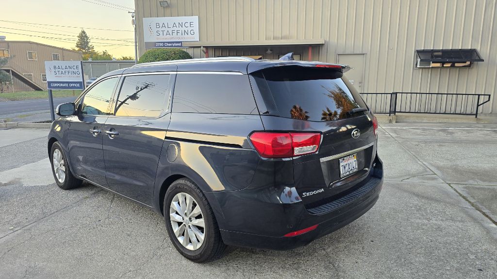 2016 Kia Sedona Image 6