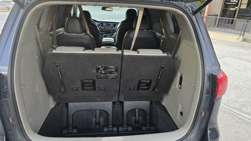 2016 Kia Sedona Image 7