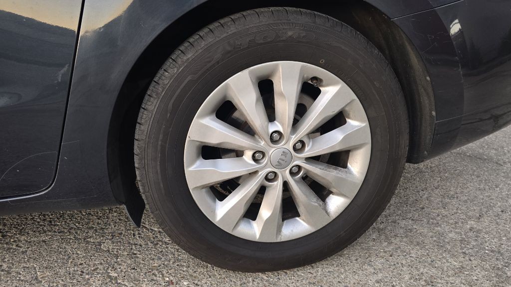 2016 Kia Sedona Image 9