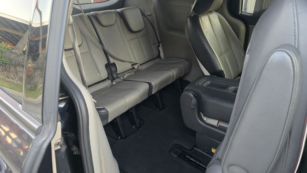 2016 Kia Sedona Image 13