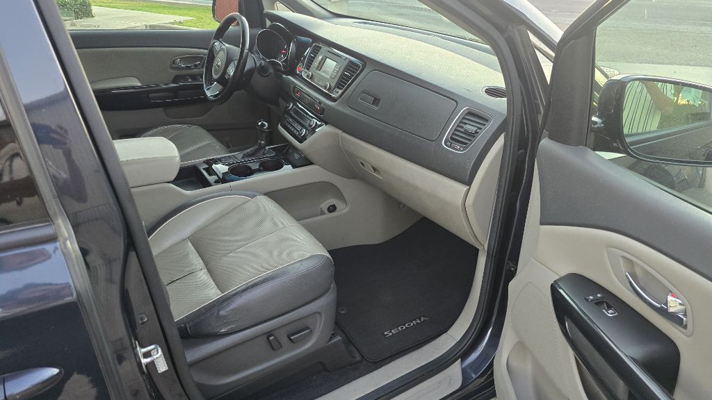 2016 Kia Sedona Image 15