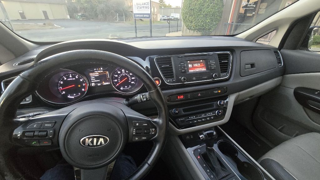 2016 Kia Sedona Image 18