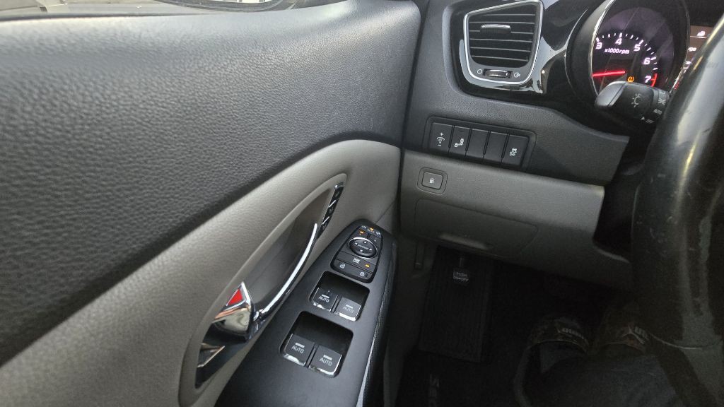 2016 Kia Sedona Image 22