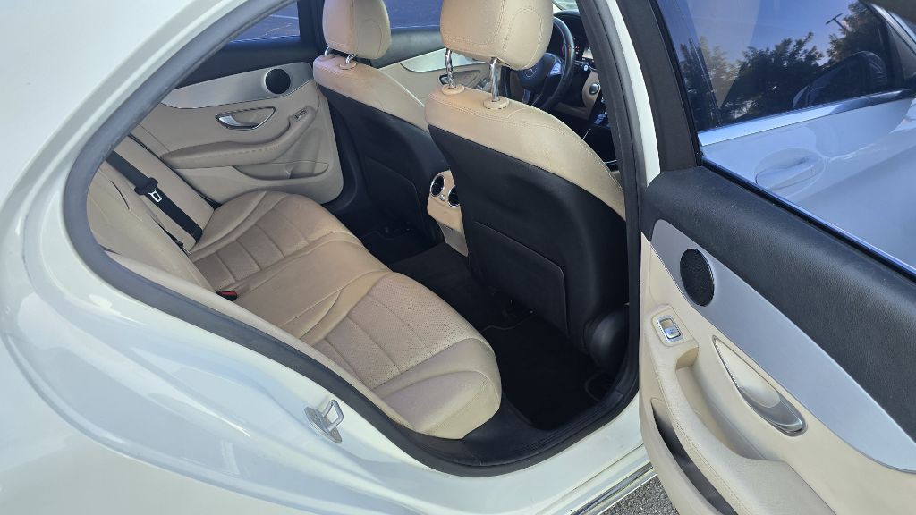 2016 Mercedes-Benz C-Class Image 9