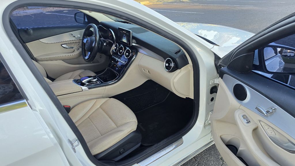 2016 Mercedes-Benz C-Class Image 10