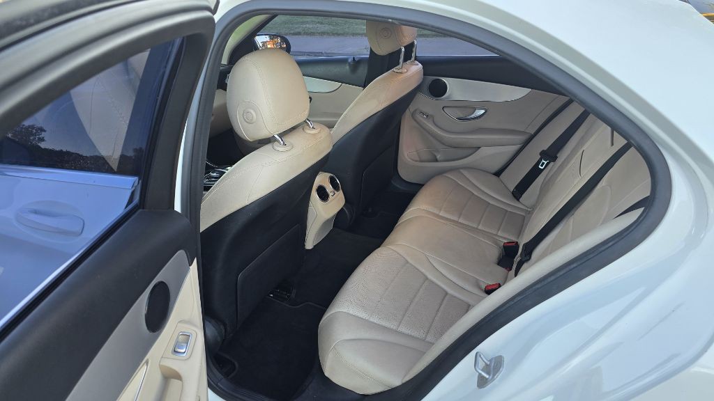 2016 Mercedes-Benz C-Class Image 12