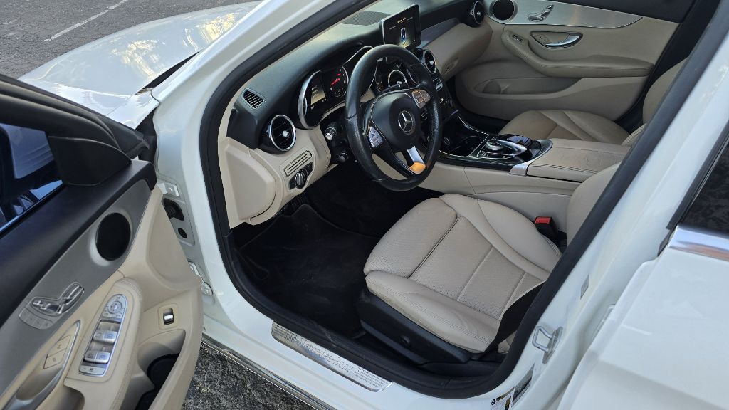 2016 Mercedes-Benz C-Class Image 14