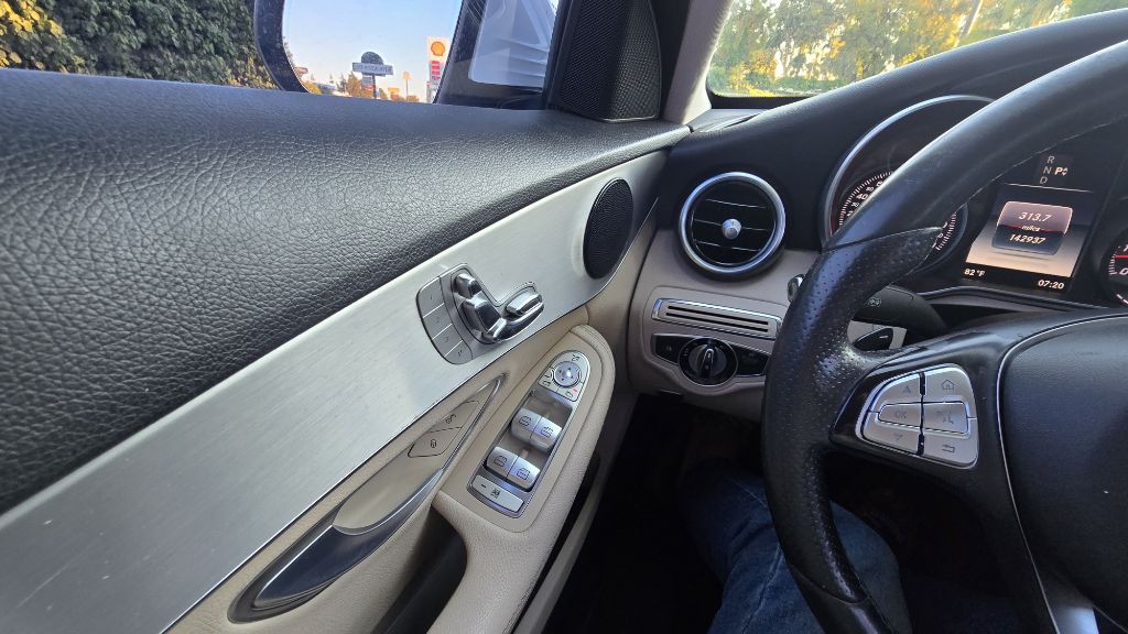 2016 Mercedes-Benz C-Class Image 20