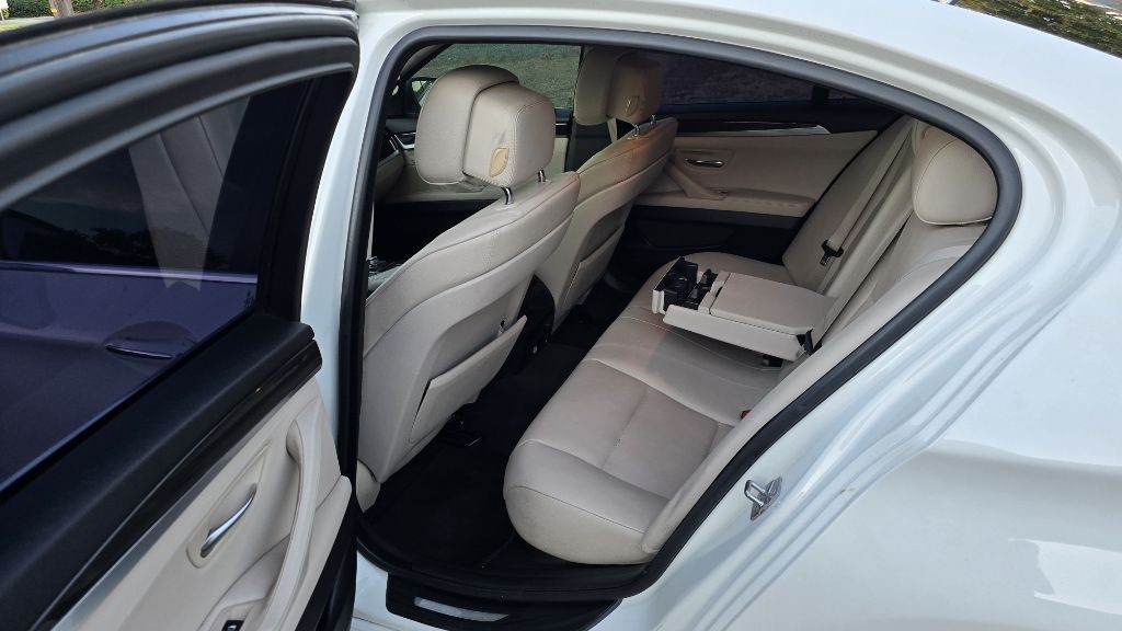 2012 BMW 5 Series Image 8