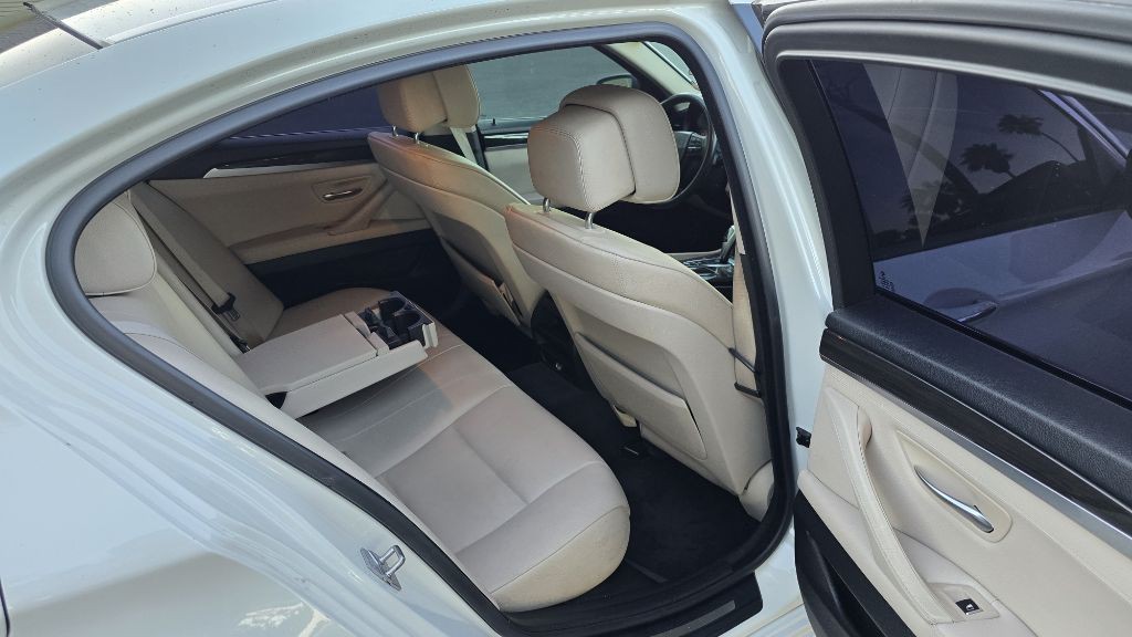 2012 BMW 5 Series Image 12