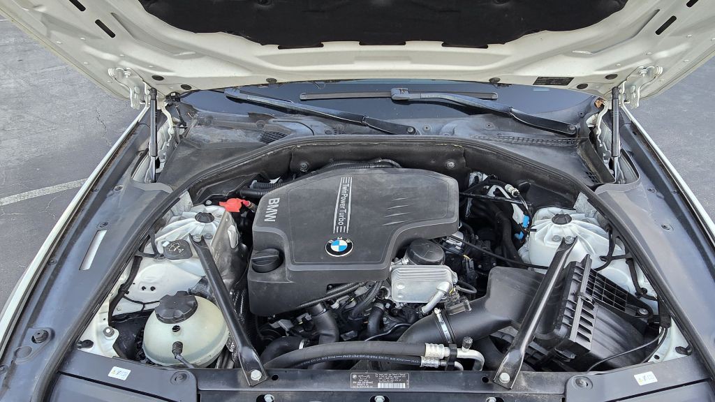 2012 BMW 5 Series Image 16