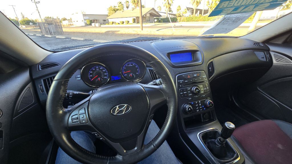 2012 Hyundai Genesis Image 17