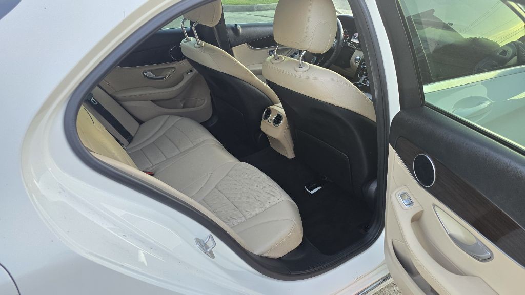 2015 Mercedes-Benz C-Class Image 9