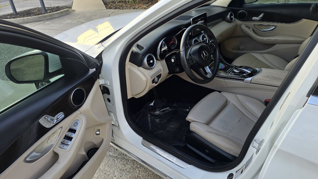 2015 Mercedes-Benz C-Class Image 11