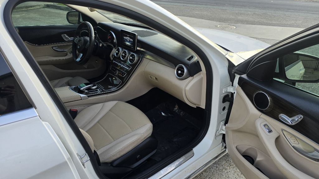 2015 Mercedes-Benz C-Class Image 12