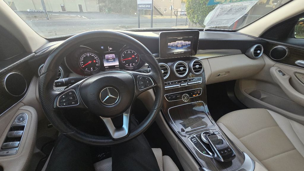 2015 Mercedes-Benz C-Class Image 14