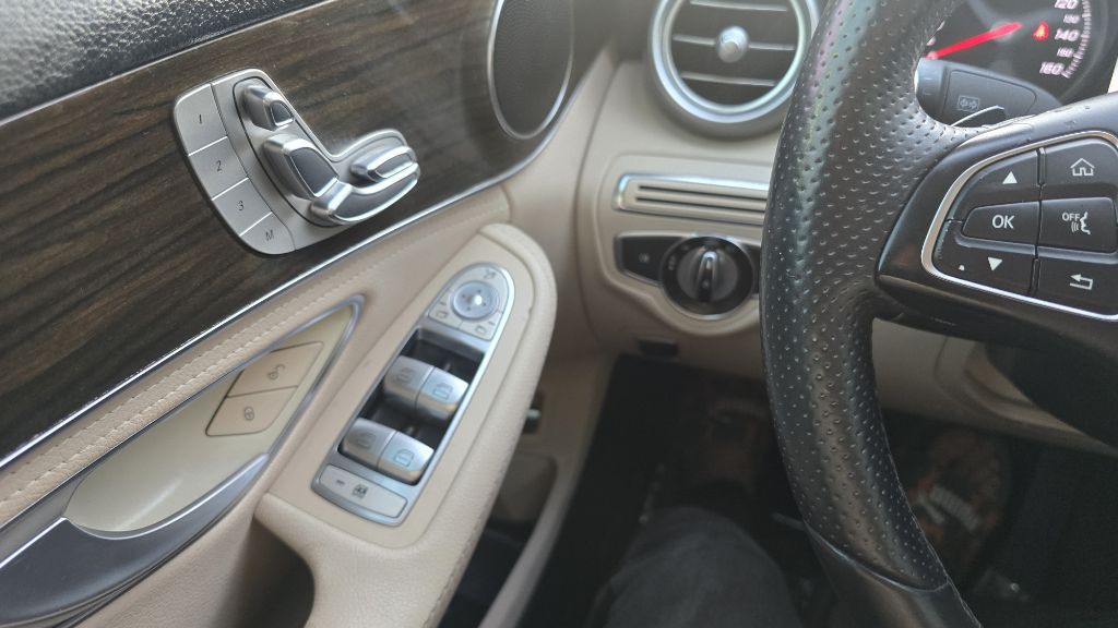 2015 Mercedes-Benz C-Class Image 16
