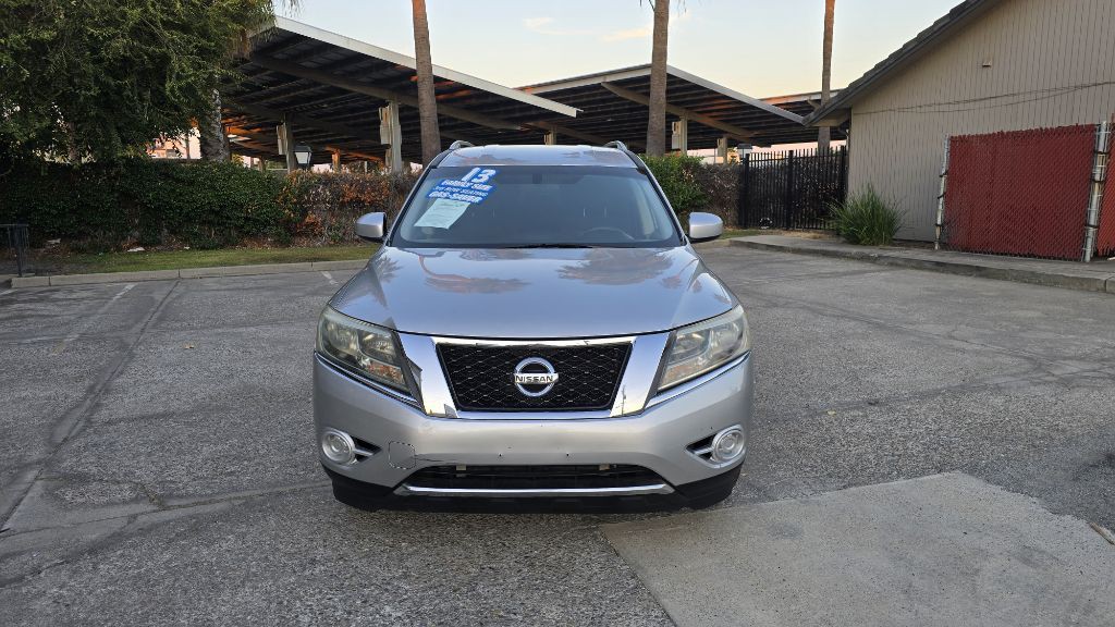 2013 Nissan Pathfinder Image 2