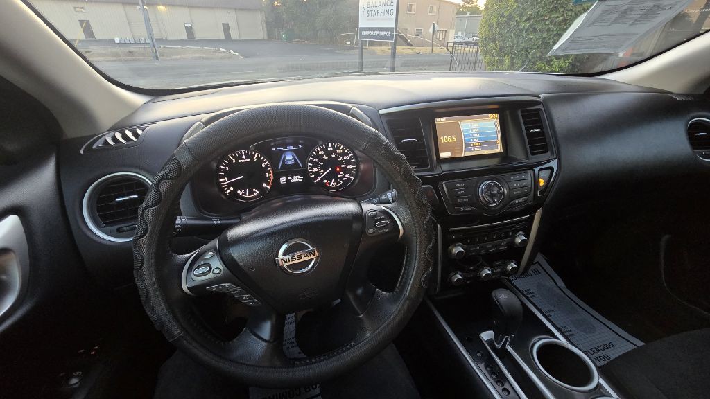 2013 Nissan Pathfinder Image 16