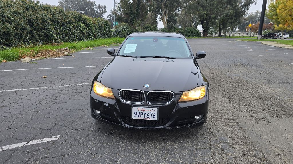 2011 BMW 3 Series Image 2