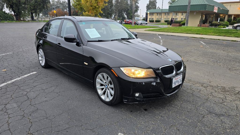 2011 BMW 3 Series Image 3