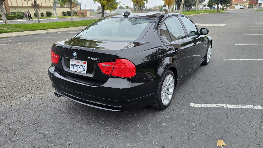 2011 BMW 3 Series Image 6