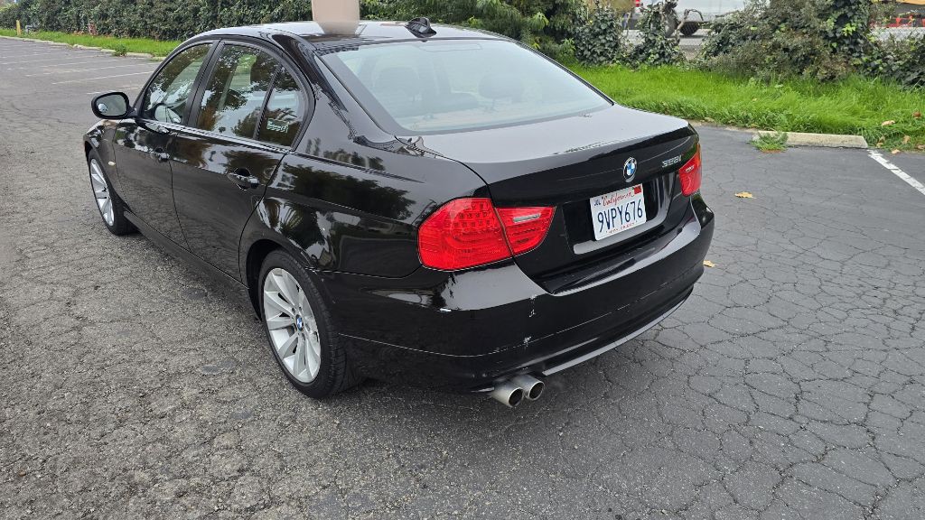 2011 BMW 3 Series Image 7