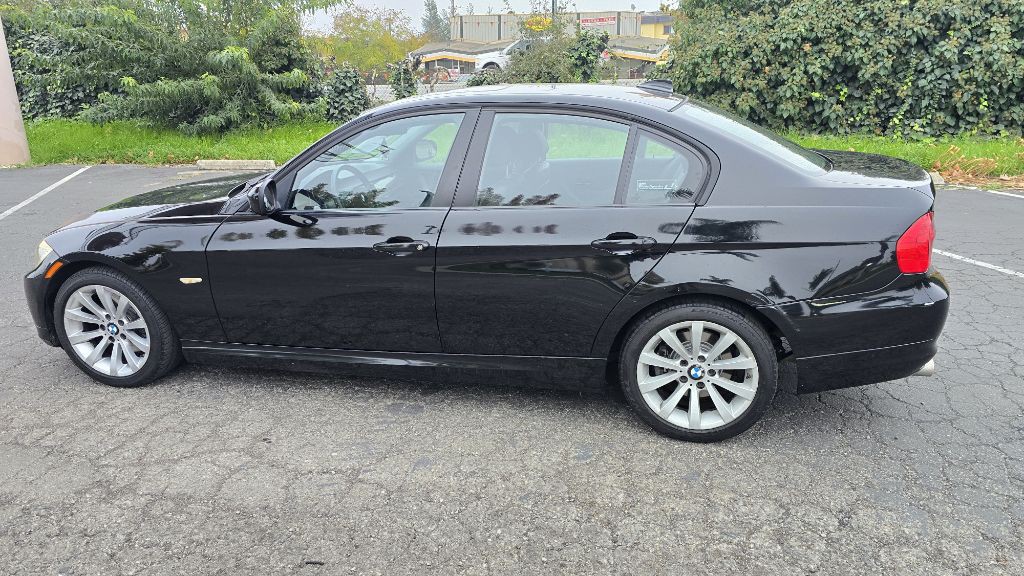 2011 BMW 3 Series Image 8