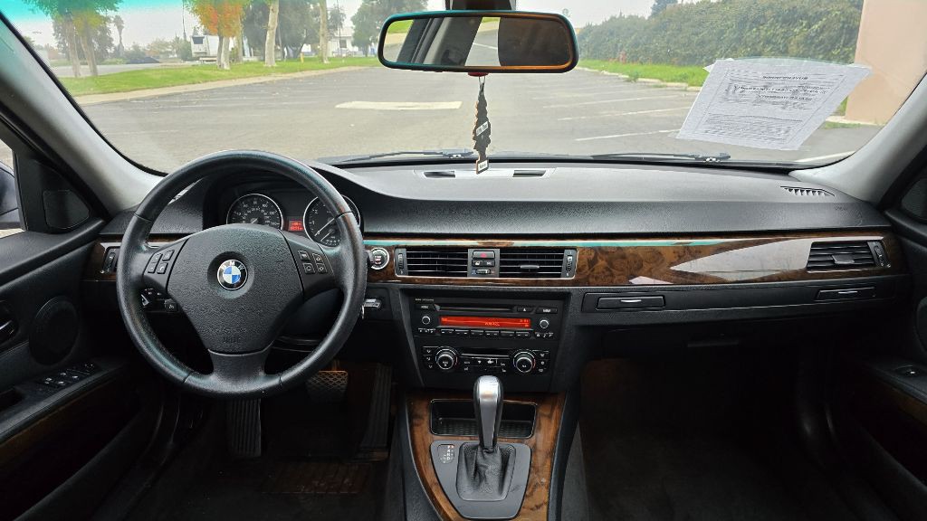 2011 BMW 3 Series Image 11