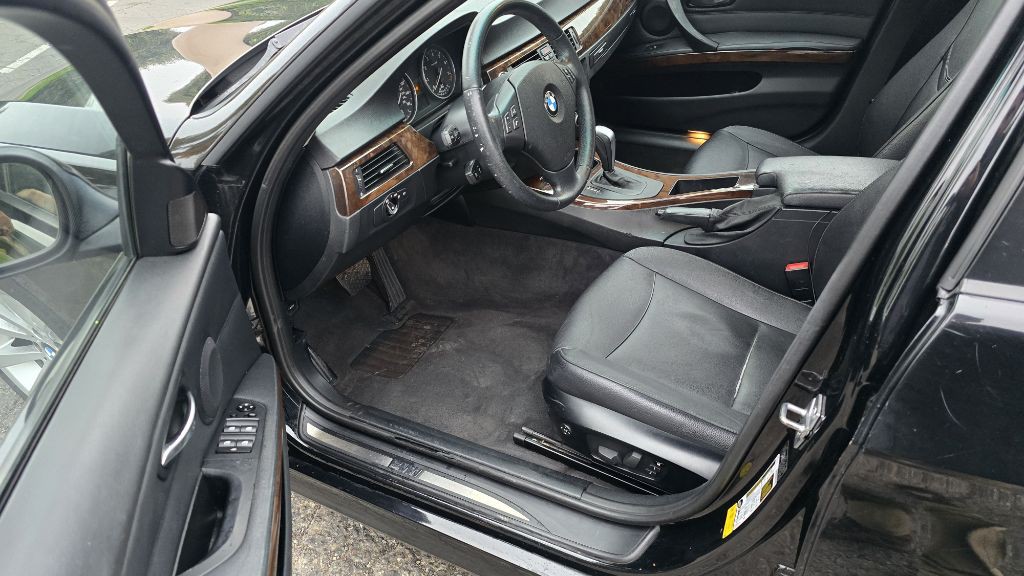 2011 BMW 3 Series Image 13