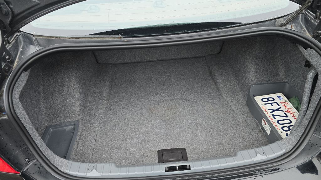 2011 BMW 3 Series Image 17