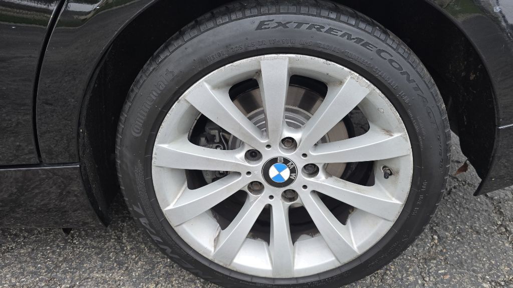 2011 BMW 3 Series Image 18