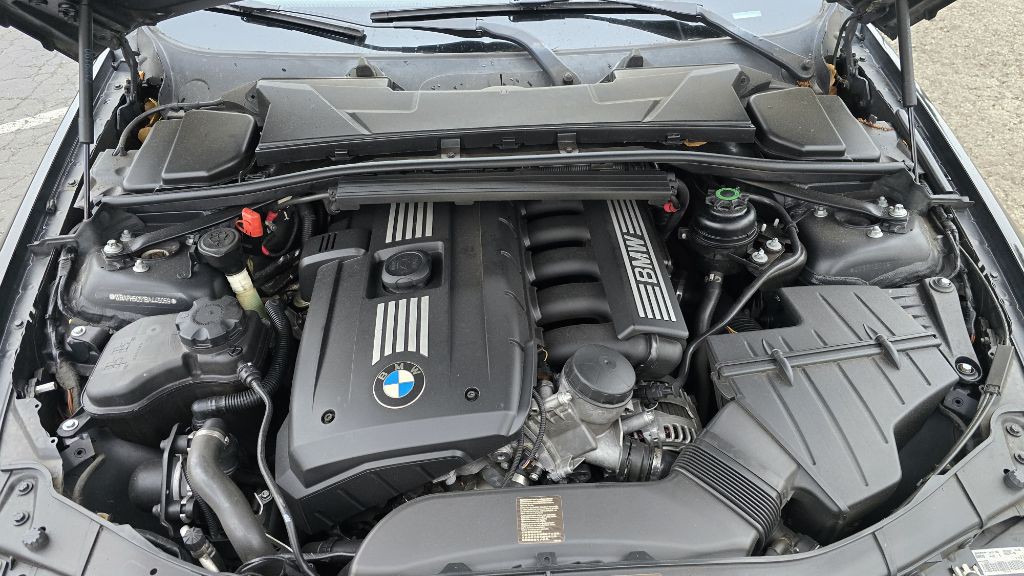 2011 BMW 3 Series Image 19