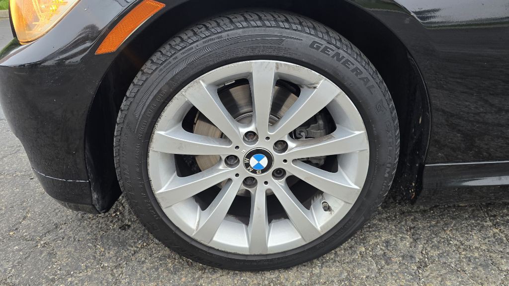 2011 BMW 3 Series Image 20