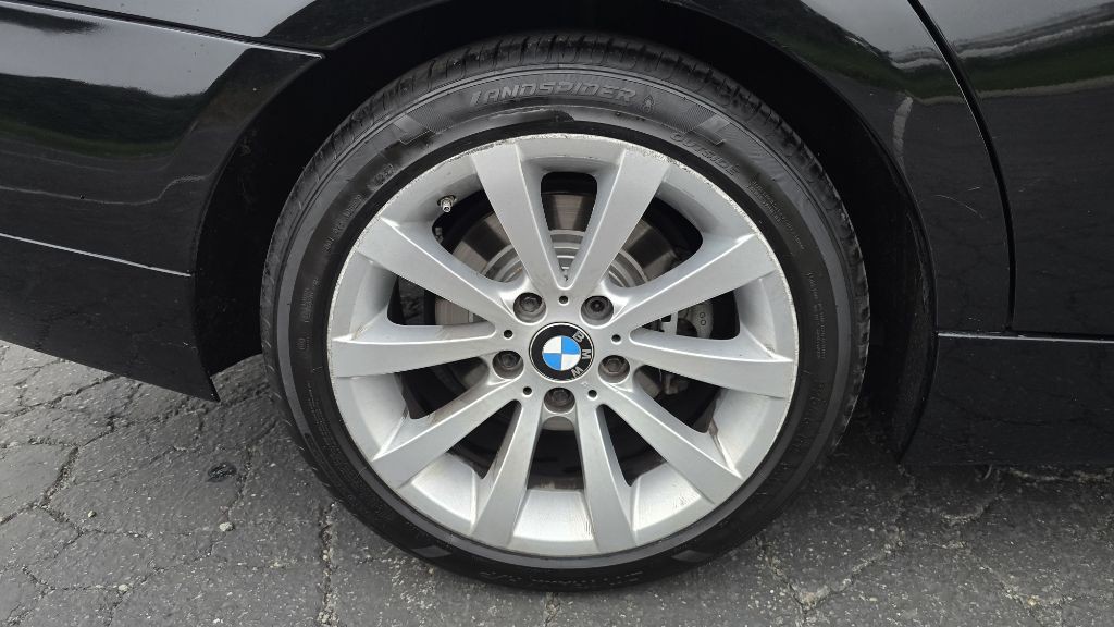 2011 BMW 3 Series Image 21